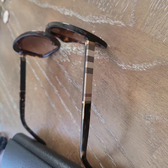 Burberry Sunglasses BE 3173 - Picture 6 of 12